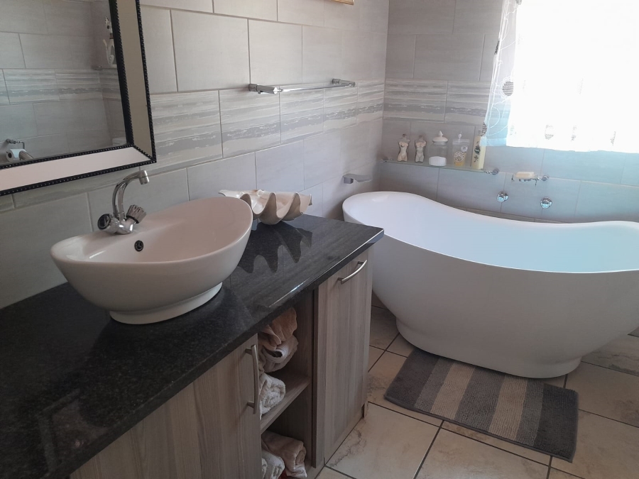 3 Bedroom Property for Sale in Safari Gardens North West